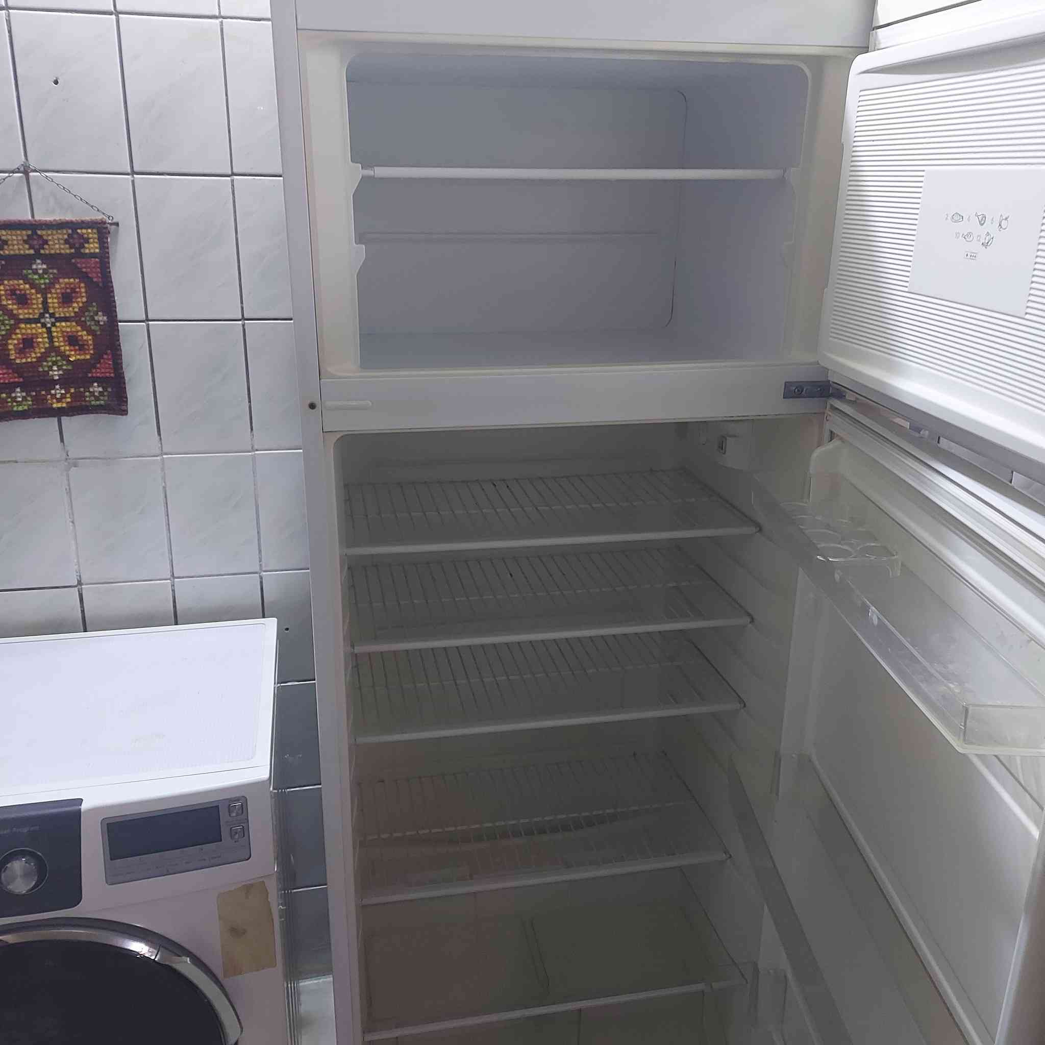 للبيع سلاجه + غسالة اتوماتيك ٨كلغ
***********
