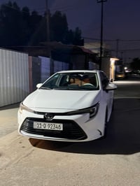 كورلا 2024 هايبرد داخل مشمشي رقم بغداد ب اسمي بدون اي نقص ماشيه 60 الف...