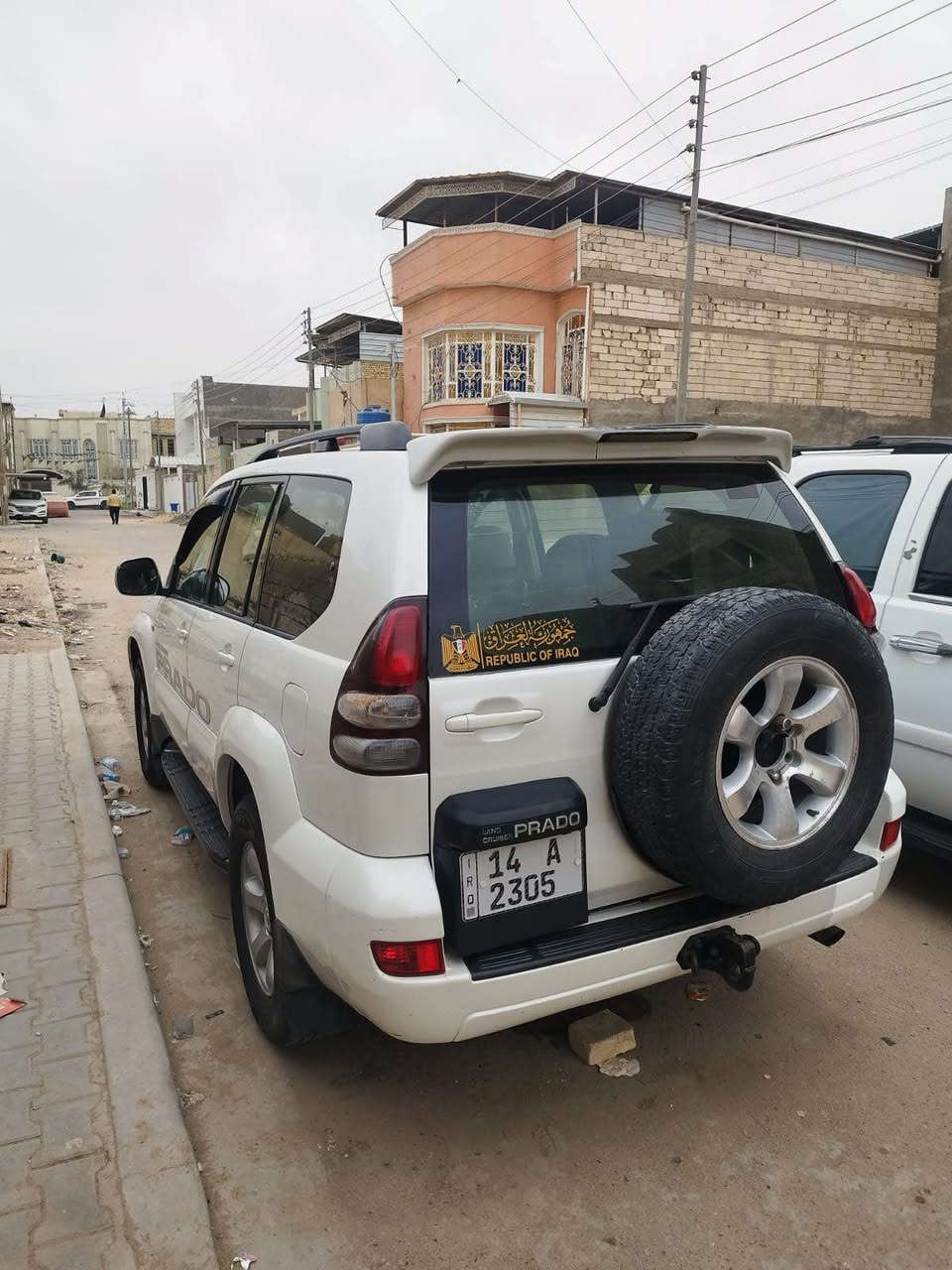 برادو موديل 2009
VX فول مواصفات
6 سلندر 
كفاله گير ومحرك وحداديه 
تخم تاير جديد 
حداديه جديده 
مدوشمه وجاهزه 
رقم جديد تحويل ثاني يوم 
السياره خير من الله 
افحص وين ماتريد 
بيها قطعتيت صبغ فقط اثر جراد 
الاستفسار *********** البصرة, العراق
