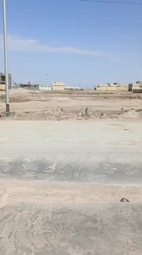 قطعه تجارية للبيع خلف مركز الكرادي على ساحه وشارع 30 متر  رقمهه 3172 متوفره كافه الخدمات ماي كهرباء مجاري شارع صب 30 متر مدارس كلشي متوفر بيهه للاستفسار الاتصال ع رقم ***********
