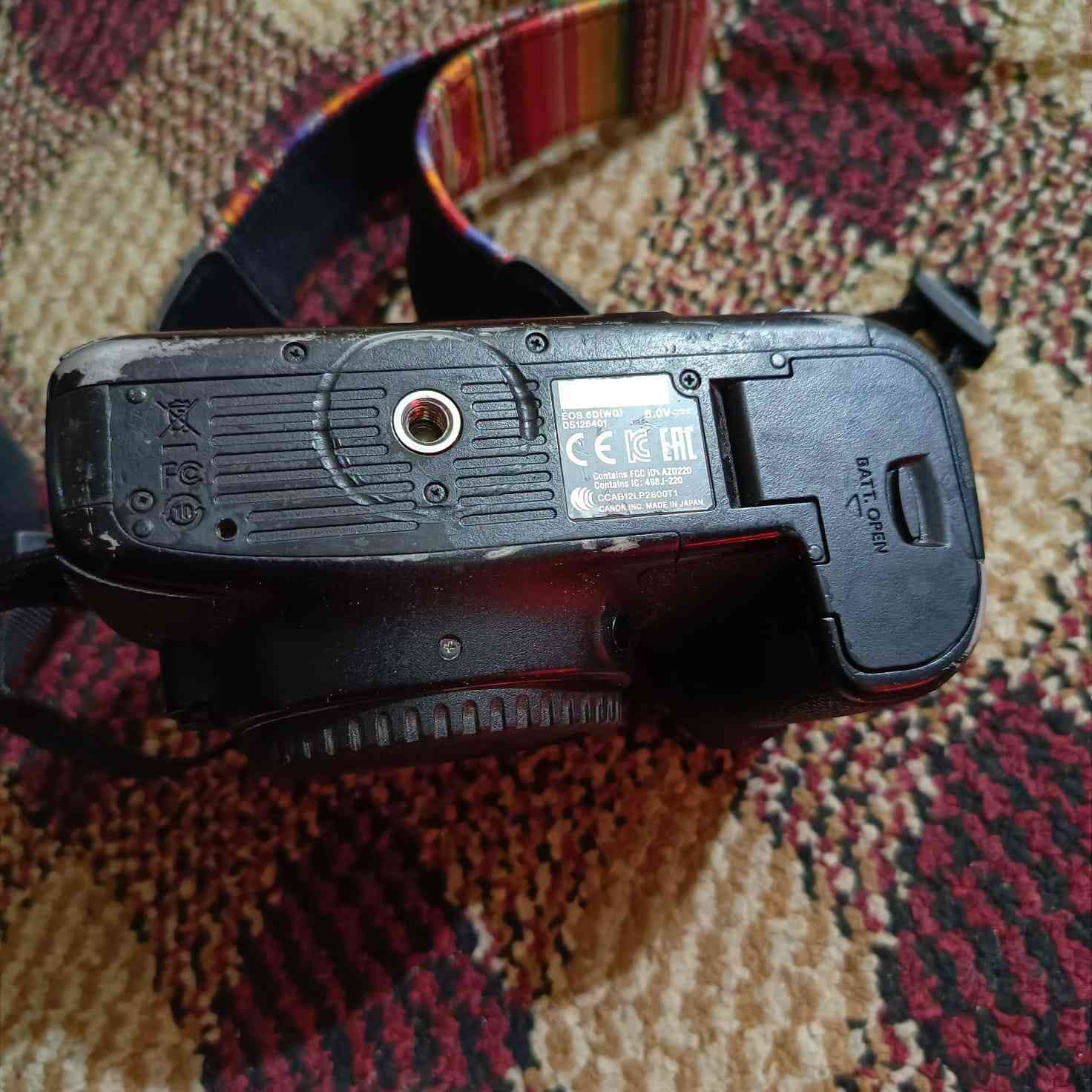 السلام عليكم كاميرا للبيع6D سعر 400 وبيها مجال ***********
