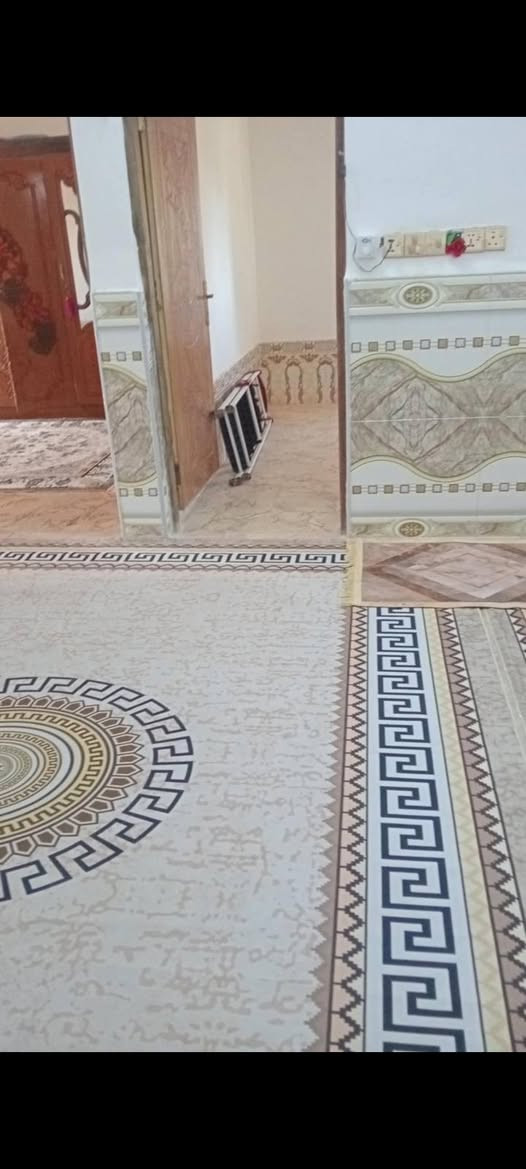 سلام عليكم  عندي بيت جديد مساحه 250م يحتوي عله غرف ٣ وياه قطعه مساحه 1000م  منطقه طاميه قرب مدرسه بلال حبشي

السديناويم 
السعر ٤٢وبي مجال


**إذا كنت صاحب هذا الإعلان وتريد حذفه لأي سبب، رجاءا أرسل رسالة إلى الدعم الفني**