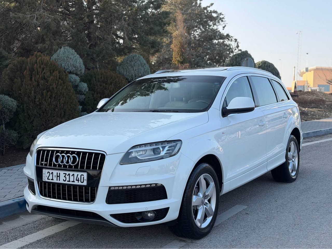 Audi  Q7 S-line Quattro 2013

ارحض سعر بلاش  ١٢٩  ورقه مجال بسيط

سيارة ٧ راكب

مواصفات خليجي  وكالة اربيل٣ بصمه بيلادي موجوده

موديل ٢٠١٣   

محرك سته سلندر V6 3.0L سوبر چارچ محرك بنزين

گير و محرك بشرط كفاله 

-----------------------------------------
مواصفات 
 پانوراما امامي و خلفي  
صندوق شفط 
 بردات جانبية و خلفية
 تحكم ماوس 
    داخل  جلد اصفر
كشنات كهربا
كشنات خزن
تبريد مركزي  
سيدي بوكس  
تبريد مركزي 
حساس خلفي و امامي 
- لايت ليد  
ستيرن تحكم
  تحديد سورعه  
 و بعد هرايا مواصفات
-------------------------------------------
  تخم تاير و  ويل جديد
 صدر ٪؜١٠٠
گیر  ومحرک بشرط ٪؜١٠٠
 سيارة مسيرفسة كاملة ما يحتاج اي مصرف

-----------------------------------
سياره واحد شبر اقل صبغ راس تايرخلفي او شبر بارد راس بك لايت خلفي باقي مابي شي 
     
سيارة احلي بالواقع و مابي اي مصاريف الحمدالله 
-----------------------------------

سعر مطلوب  ١٢٩ ورقة و مجال 

مكان سيارة سليمانية 

***********
***********
*****************************************************
Audi Q7 -S lin Quattro  2013
فول فول موسفات
٣ ريز كوشن
هه ر٣ به صمه ى شه ريكه ى ماوه
٦ بستون سوبر
بانوراما ده بل بانوراما
سنوق شفط
ده رگا كانى به رده يه دواوه
ماوص
كوشن جلد ناو زه رد
كوشن كاره باوخزن
ته بريد مه ركه زى
سيدى بوكس
حاسه بيش و دوا
لايد بك لايت ليد
سوكان فوليوم و تحديد سرعه
مواسفاتى اودي معرو فه...............
گيرومه كينه و ته بريد ساردى و گه رمى به شه رت بى نوقسانيه الحمدلله 
سه نه وى ره قه مى تازه يه به ناوى خومه ته حويل به شه رت
سه ياره كه يه ك به له ى بجوك بوياغى هه يه له كه ل به له يه ك ساردا باقيات به شه رت

سعر مناسب ١٢٩ كه ميك مجال

***********
*********** السليمانية, العراق
