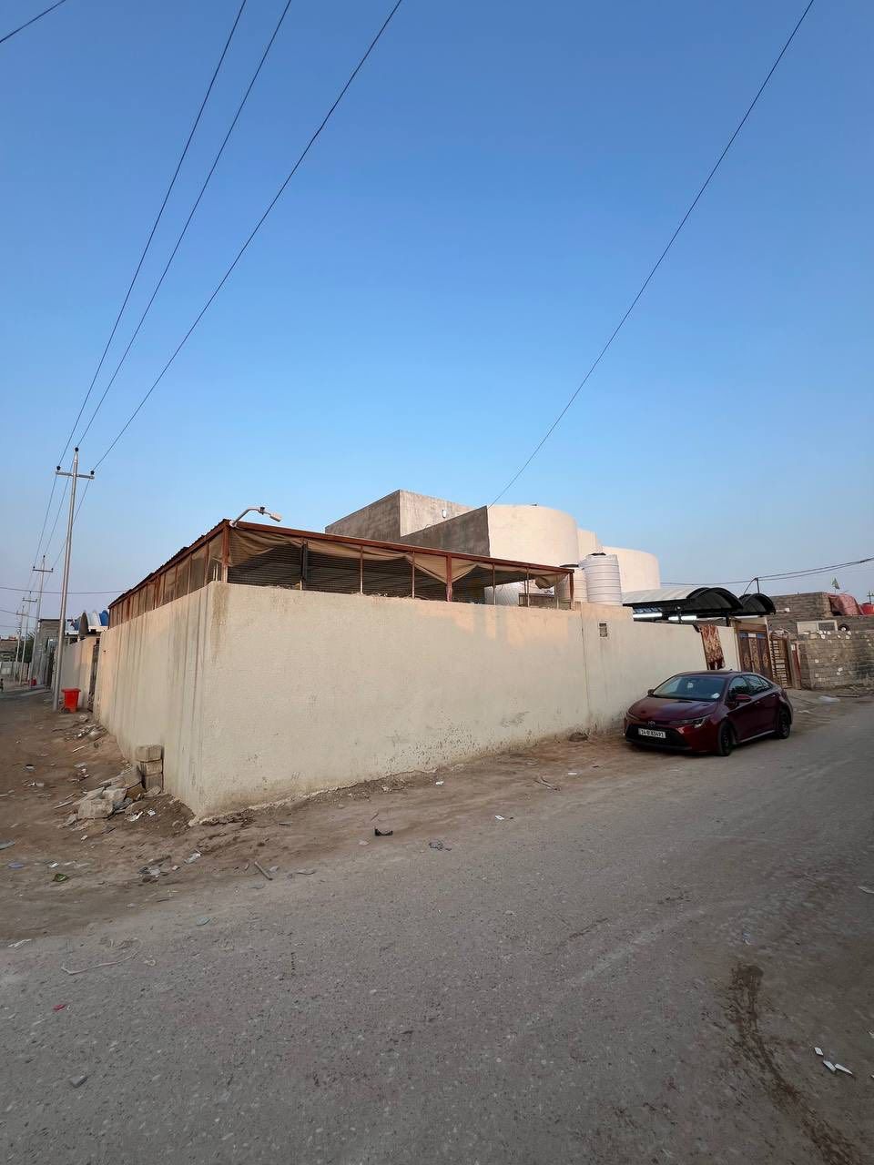 #يتوفر_بيت_مساحه250م_مع_حديقه_مساحه
بناء البيت 150م طبعن البيت بناء حديث ويحتوي 
على 3غرف نوم غرفتين جوه وغرفه فوك صاله كبيره واستقبال  ومطبخ وصحيات داخليه وخارجيه شغل البيت جبس بورك شغل متعوب علي والبيت كلش مرتب يقع على شارع تبليط 10م نوع العقار طابو صرف مالك عراقي نموذج 25 السعر المطلوب 130بي مجال العنوان ابي الخصيب العوجه شارع حسينه الانوار اللاستفسار اتصل ***********
