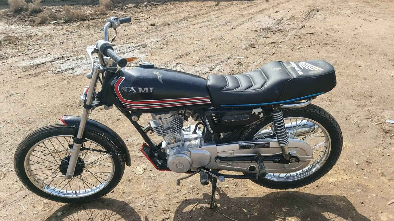 سلام عليكم دراجه يراني شلامجه مامفتوحه تعميره جديده بدون مكفوله عشارين السفسار و السعر تصال ***********
