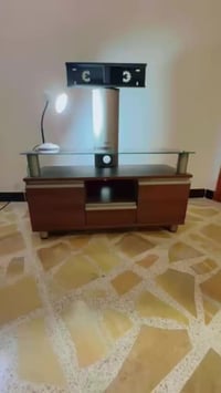 ميز تلفزيون • نظيف جدا • بغداد الحريه