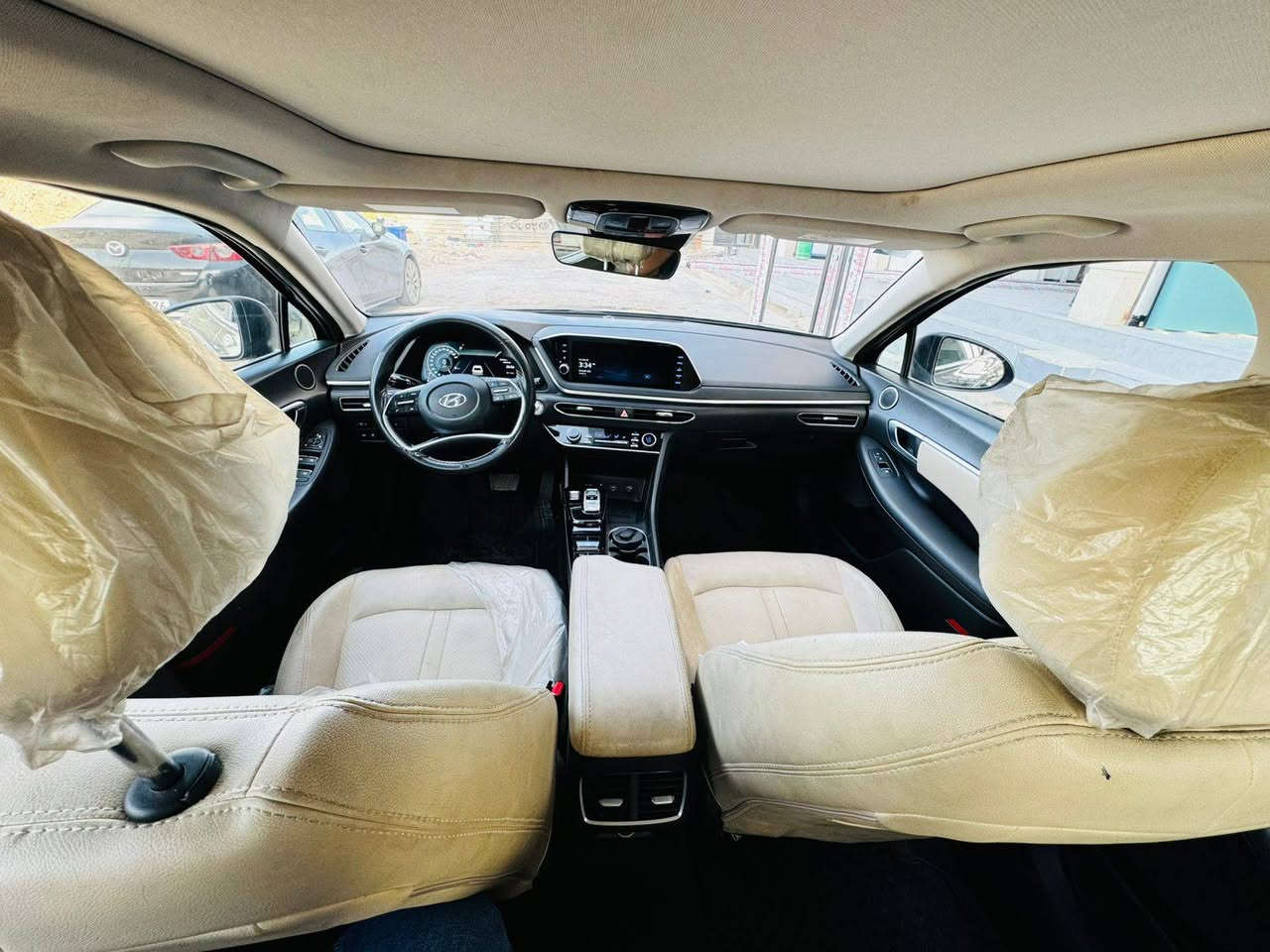 سوناتا فول 1/1 اعلى فئة موديل 2023اسود
للبيع رقم بغداد
محرك 2500 gdi
بصمة تشغيل وابواب بصمة وتشغيل عن بعد
تدفئه مقاعد اماميه 
دخول ذكي وترحيب عند الاقتراب
صندوك ذكي يفتح عند الاقتراب
شاشه وسطيه  كبيره اكبر حجم
انظمه قياده خمسه 
قياده ذاتيه+تحديد مسار 
رادارات 360
حساسات 360
نقطه عمياء
حادثها جاملغ ايمن وايسر بدون شاصي  فقط ايرباك البرده طاك وراجع سستم 
رقم بغداد بأسمي تحويل مباشر
السعر (155) وبيها مجال بسيط قليل 
مكان سياره بغداد / الدوره / الجمعيه
***********
