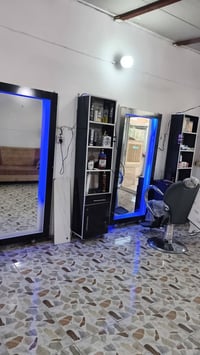 رفوف ٢ • مرايات انارة ٢ • عربانة خشب