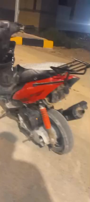 سلام عليكم  :((250)) 
ماكس عدله ،  بوشة 50، سلف هندر كامله 

مثل ما موجود كفرات تعبانه، محرك نضيف 

كهربائيات شغاله من طول لطول 

(ترايها لوين ماتريد)، مو مال لعب مال شيلة رجل وروحه ورجعه 

((  بـ250 قفل   )) 
 *********** .        موجود خاص
