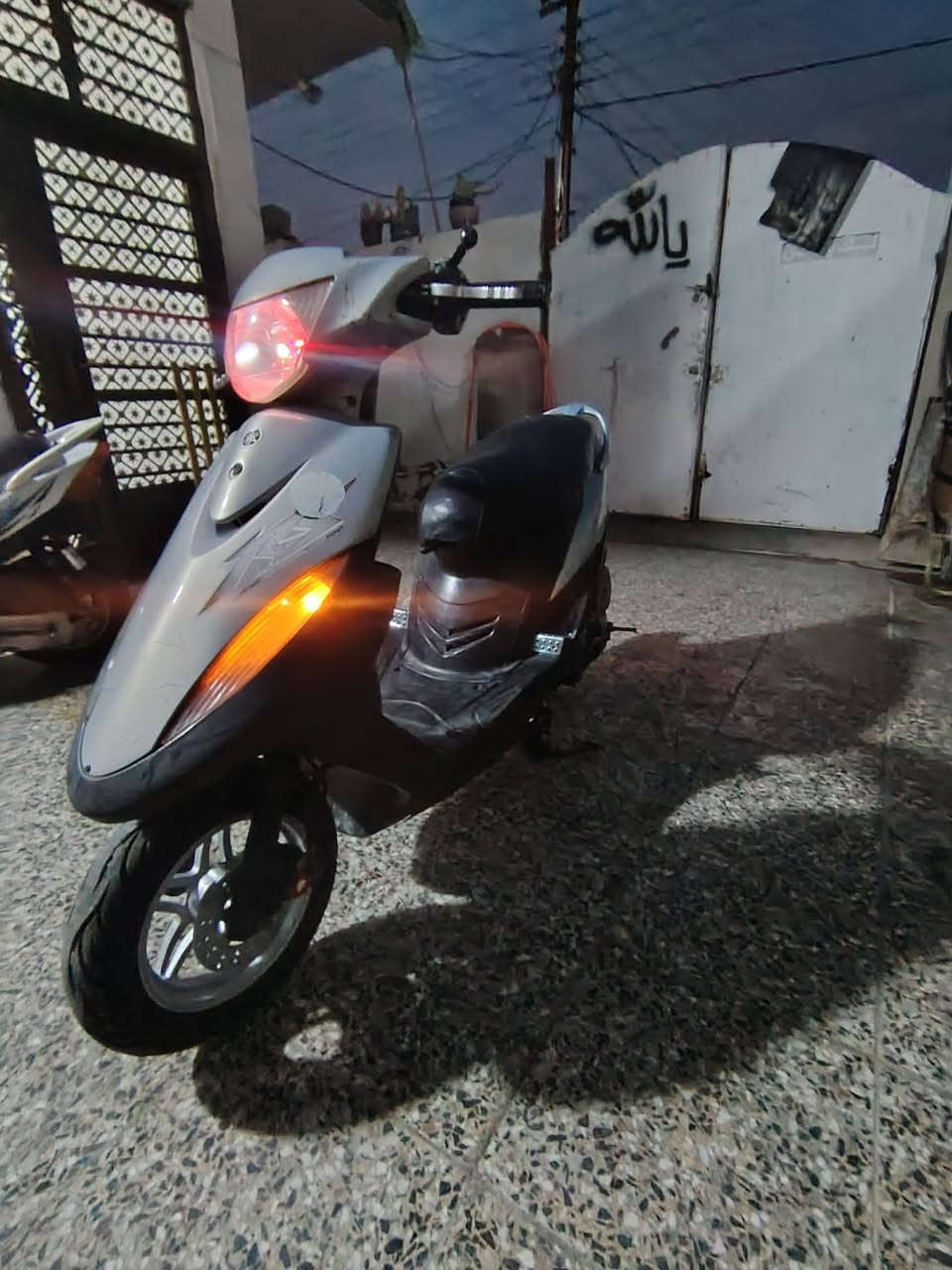 سلام عليكم يا الله 
ماكس عدال الون رصاصي 
دراجه ختم واحد من طوال الطول 
كلجات وقايش وراجز وجبنه توني شديتن قبل نص ساعة ⌚😅
بس عوزه باتري الن جنت تاركه يمكن خربان اجوز اذه اضل مشتغله يشحن 
دراجه حلوه سعر 575 وبيه مجل قليل الن توازيت عليه 😔 مكاني بغداد حي نصر رقم الستفسار ***********
