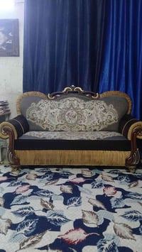 عشر مقاعد • تنجيد قوي • كوشات