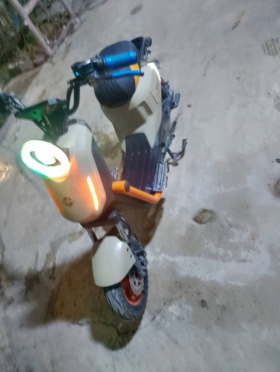 بايسكل شحن لبيع

سعر350بي مجال 

نوعية 918

4بطاريات دبل 

موديل 25 

أربع نمر سرعته 99 

عند نضام بك 

بلوتوث شغال 

لايت كدام شغال 

نشرات شغال 

أي عيب مابي 

مكان كركوك 

رقم ***********
