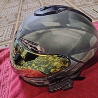 خوذة شركة سيزر للبيع  استعمال قليل جدا  سماعه شغالة وصوت واضح بلاتصال ...