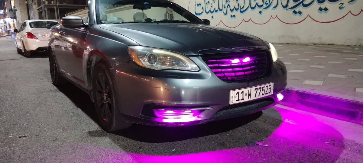 السلام عليكم رمضان كريم
C200كلايسلر 2014ماشيه 102
محرك 2400 كير 6 نمر 
كشنات جلد كهربائيه
لايت زنون 
شاشه 
تايرات نضيفه 
باتري جديد
ادامه توني مسوي 
نوزلات فيتبم بلكات حساسات
نقص تبريد 
والكشف جان يشتغل وعطلت الدكمه 
والبطاين الاماميه يراد دوشمه 
والباقي جاهزه 
رقم بغداد باسمي 
70 وبيه مجال للطيبين 
بيع او مراوس ب سياره محرك اصغر اربع بيبان
لان دوام يطلب محرك صغير 
هزه بعده ماصاقطه
***********
