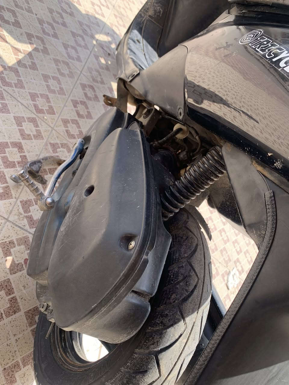 السلام عليكم  موطور ساسوكي محرك مفتوح ناعم شلعه حيل حلو كهربائيات كلها شغالة تايرات نضيفه بريك مامي خلفي سلف مو شغال  للبيع وذا كو مراوس حسب لقناعه مكاني صلاح الدين تكريت *********** لهاتف بلازحمه لمو شراي لا يتعبني 🙅🏻‍♂️
