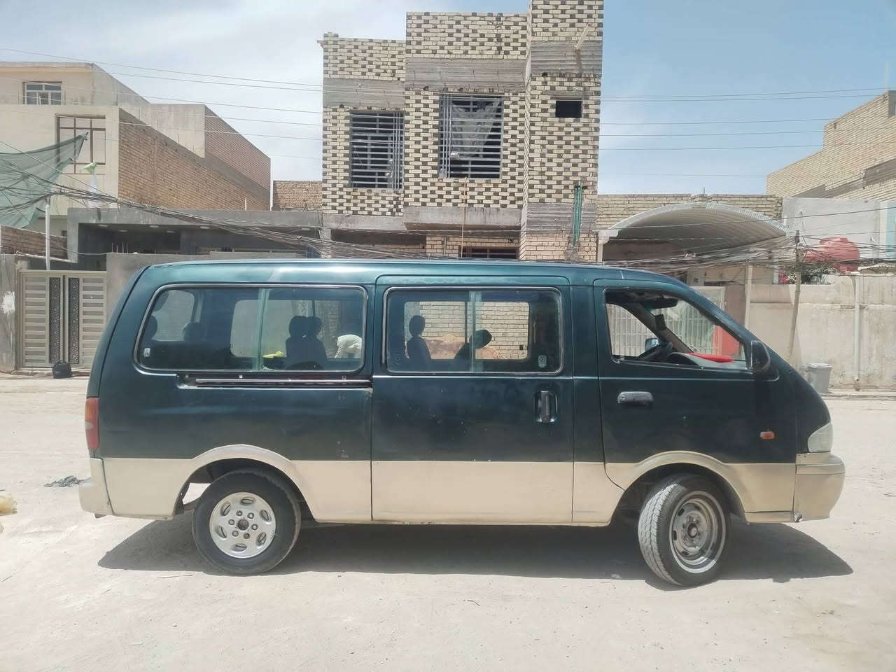 السلام عليكم
بريجو موديل 97 سياحي سياره بلادي قطرت صبغ مابيه فقط بايبن وجنط وربع  كير واكسل كفالة  +محرك بخار بدون تنقيص
رقم بغداد انكليزي سياره بأسمي سنوية لل31 هزة جديدة ومصفرة هيئه ومرور
كهربائيات شغالة دوشمة نظيفة 

السعر ٥٥ وبيها مجال 
مكاني النجف  حي ميسان***********متواجد واتساب

