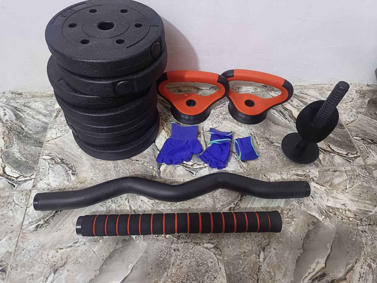 السلام عليكم 
دمبلص مع شفت عدل و z
الوزن صافي 45 كليو
السعر 60الف نظيفات جدا
***********
