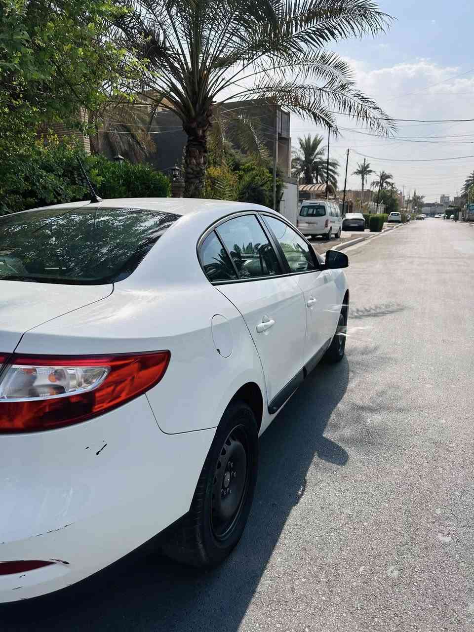 سلام عليكم 
للبيع رينو فلوانس موديل 2016
ماشيه 64 حقيقي سياره جديده جدا
تثبيت سرعه 
اشاير بالمري 
جام 4 اوتو
شاشه عمل اصلي 
ويها 2 سويج ريموت اصلي 
بيها صبغ على كد أربع أصابع بهلال جاملغ خلفي صبغ درجى أولى   وبيها بارد باب الصدر شي قليل 
رقم بغداد انكليزي هزه جديده سنويه لغايه سنه 29  مكان سياره بغداد تحويل ثاني يوم 
السعر 75 ورقه وبيها مجال قليل
***********
