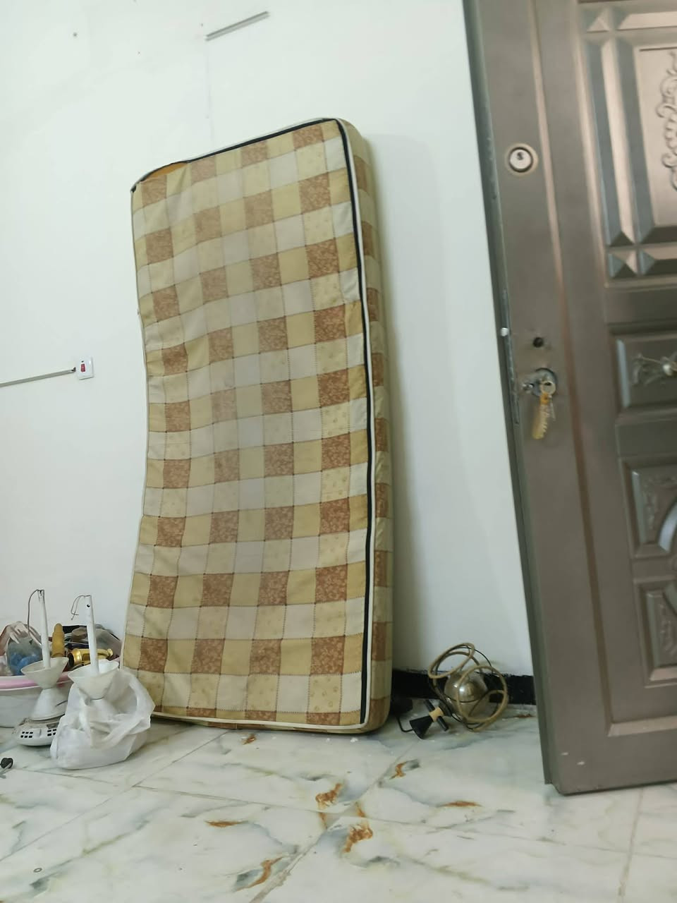 شلعة أغراض مستعجلين على بيعتهن الي يريدهن يتواصل واتساب

***********
