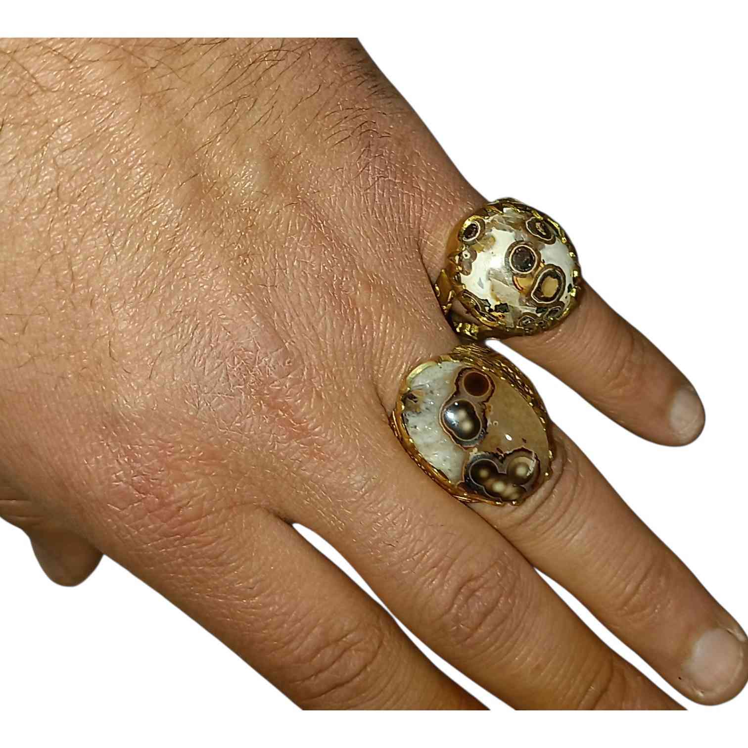 وينه الي يدور قديم وانتيك وشغل نار من اول ماتحمله مكلد داوودي مهبهب حجر مروكب بهبهاب مهبهب رباني مزامط مكلد متعدد الحجار قوي جدا من اقوا حجار الداوودي خام قديم جدا قطعه مختلفه مال جداي وبل عافيه عل صير من نصيبه مكشوف مناميا ومنجم ومكلد منكول بختصار محمول وشغله معروف قوي جدا جدا محبه قويه جدا تقارب تهيج عقد لسان طاعه تسهيل امور بيع وشراء جاها وجاها هيبه ومهابا حجر قوي جدجد خامه مختلفه  او بل عافيه عله اليصير من نصيبه مكلد داوودي مهبهب ومعطف فول حجر نار
للتواصل خاص
او واتساب ‏‪***********
