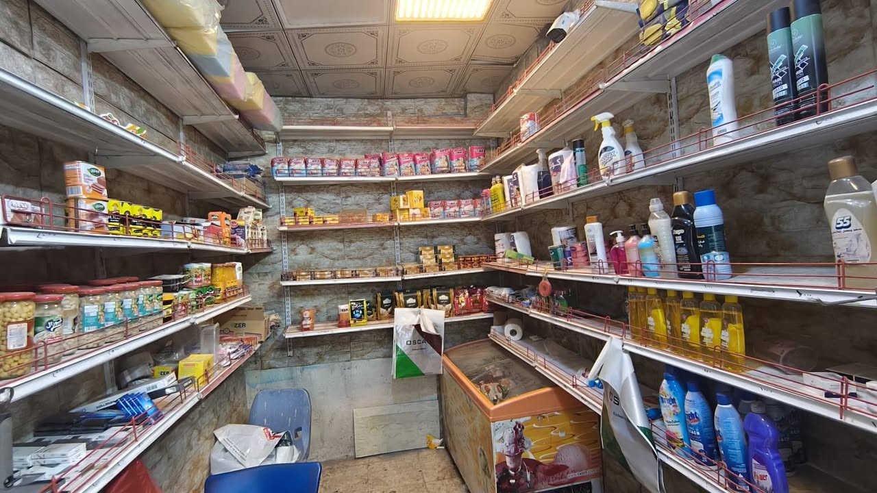 السلام عليكم برادات ومجمدات ورفوف للبيع سعر البراد الواحد 300 وسعرر الرفوف حسب الاتفاق ***********
