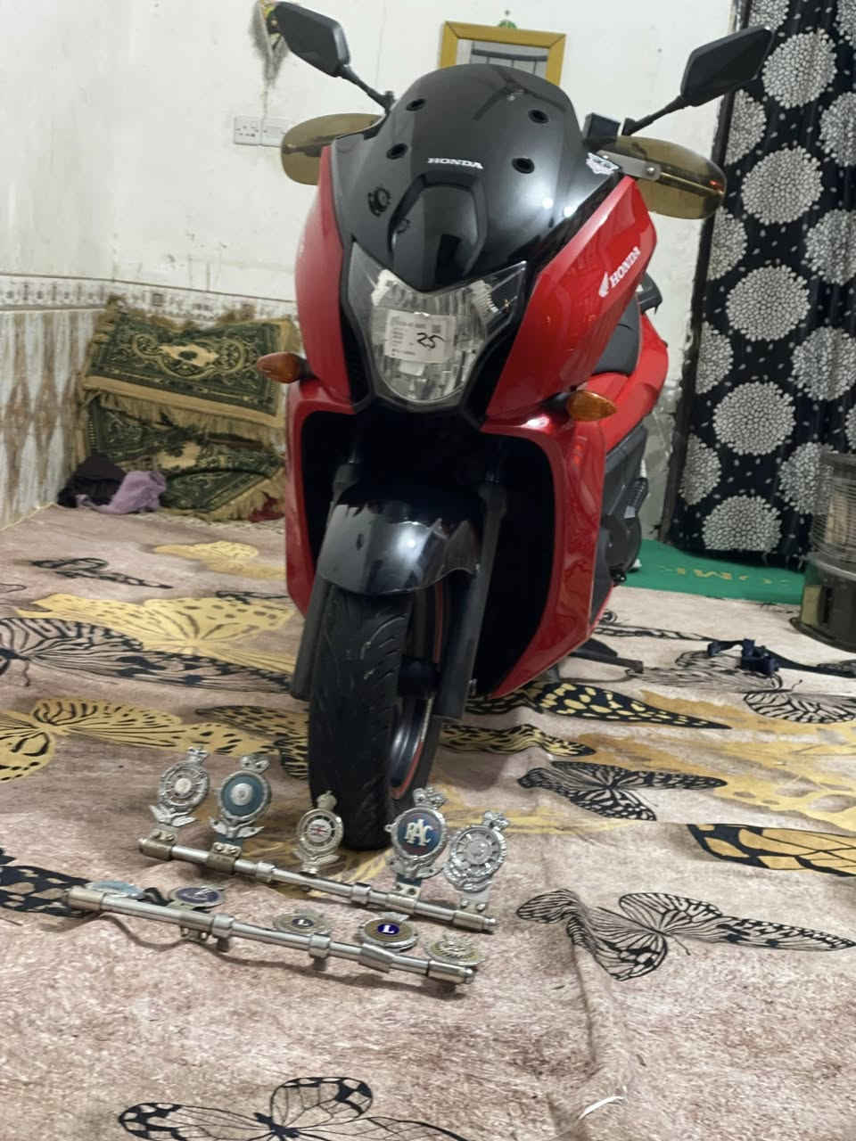 السلام عليكم دراجه فاز هواندا دراجه نضيفه احله من الصور 
مكفوله كفاله عامه مال رمبه السعر ٢٠ وبيهه مجال الشراي شي قليل مكاني بغداد ‭٠٧٨٧ ٢٦٣ ٤٩٢٥‬
