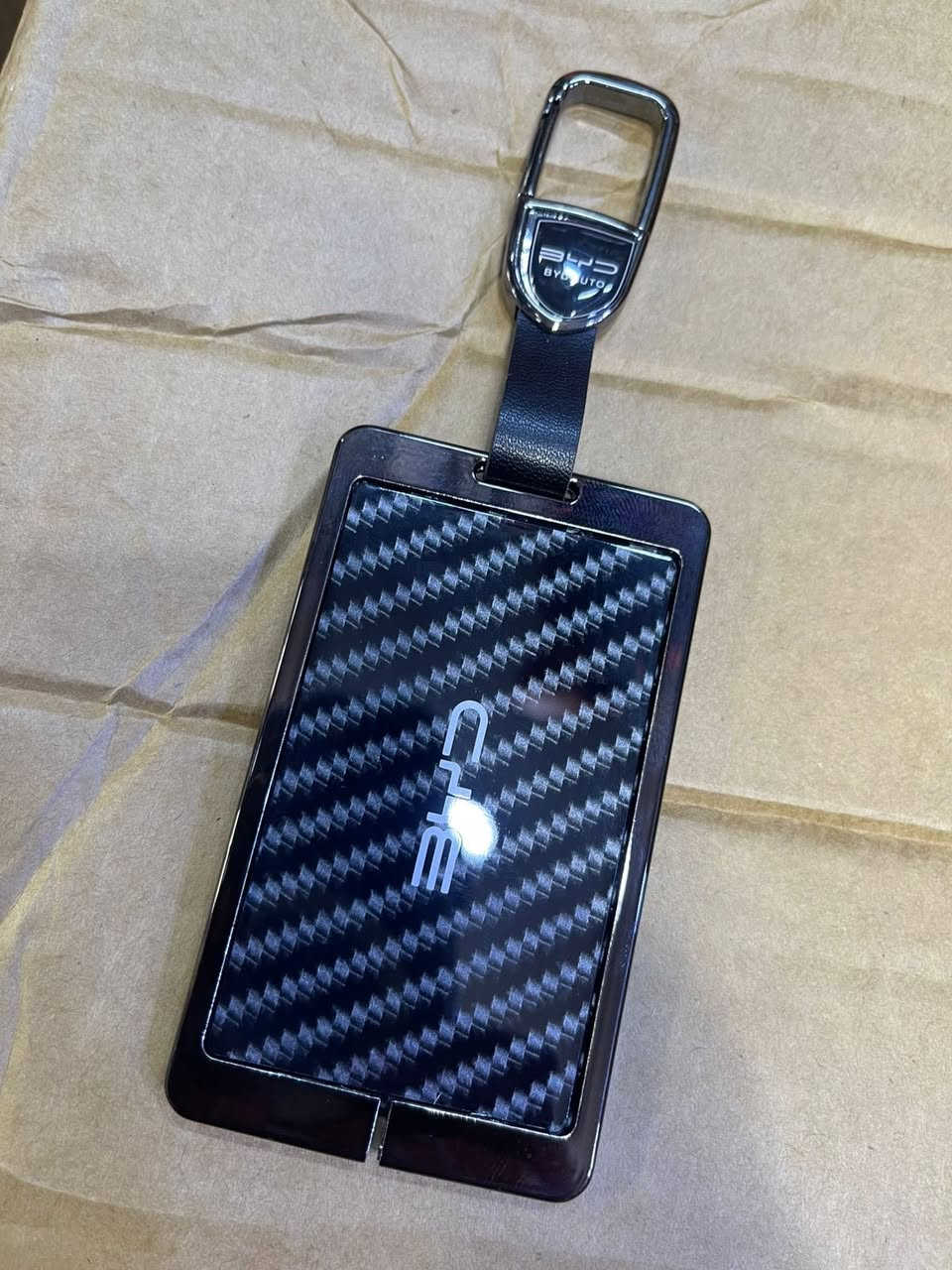 بصمة BYD كاربون فايبر متوفر 6 الوان مع الكارات متوفر 6 الوان ايضا ( السعر ٢٥ الف كفر بصمة مع الكارت كفر بصمة وحده يكون سعره ١٥ الف ) للحجز والاستفسار الاتصال على رقم ***********
