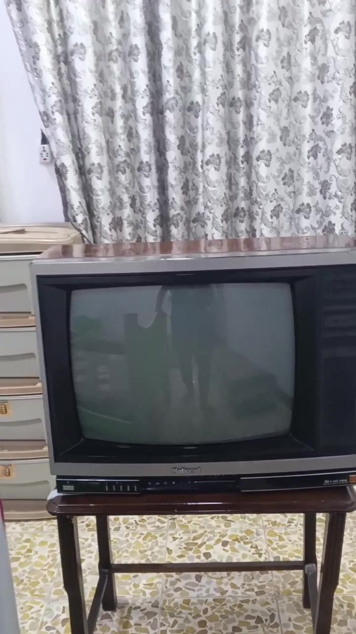 السلام عليكم ورحمه الله وبركاته جبنالكم تحفه فنيه احلا تلفيزون نشنال شرط الشغل شرط النظافه بدون ريموت للبيع السعر خاص مكاني موصل يوجد توصيل جميع محافظات العراق وا هذا رقمي للتواصل ***********
