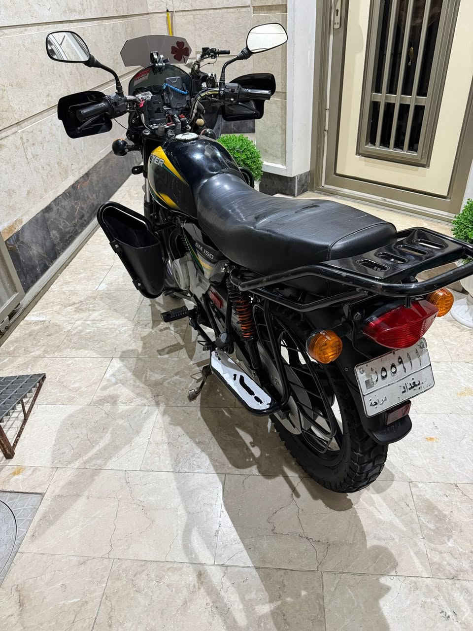 سلام عليكم بوكسر كلاسك موديل ٢٣ خير من الله الدرجه مكفوله كفاله عامه مرقمه الدراجه. رقمه مميز تحويل ثاني  الدراجه ما مفتوحه مكاني بغداد الجديده السعر مليوني ٧٠٠بيه مجال قليل ***********
