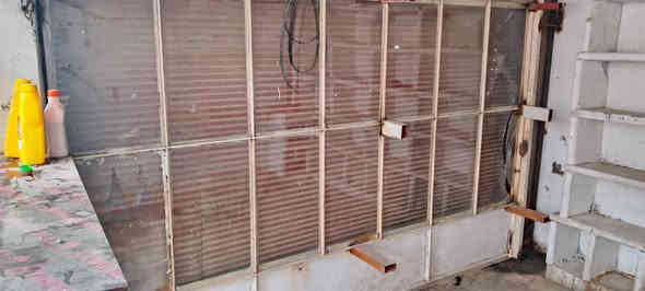 السلام عليكم متاح ميز مكتبي حديد ونظيف وجام خانة حديد الميز 55 الف الجام خانة 50 الف 
اتصل وتدلل ***********
