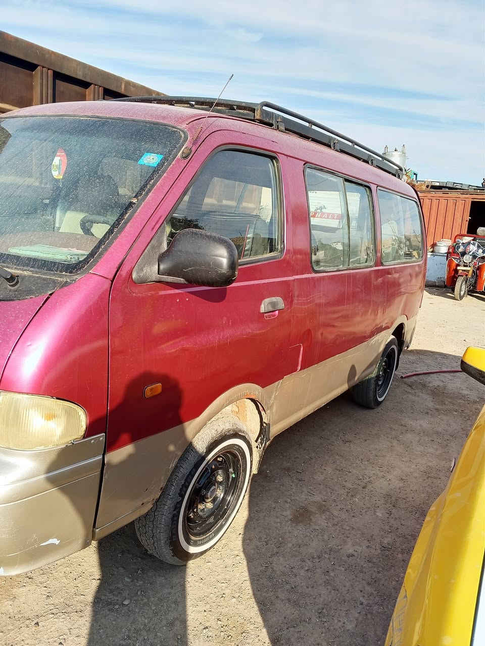 السلام عليكم بريجو موديل 96 البيع رقم نكليزي سنويه ل30 مصفره من كلشي محرك 3000 تبخير قليل بدون تنقيص كير اكسن مكفول شواصي خلفيه  خياس قليل بدون تعمير حداديه خلفيه امامي جدد حاويه السعر 50 أو بيه مجال مكان بغداد المعامل رقم ***********
