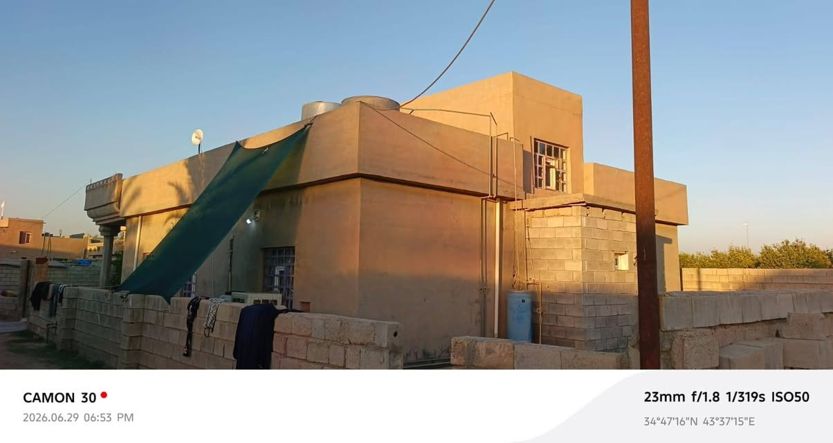 #دار للبيع لموقع قضاء لعلم عرب دليم  وحياكم
مطبخ

استقبال كبير 

صالة وسطية 

مجمع صحيات عدد 2 

غرف نوم عدد 2

كراج  معا حقل مواشي

حديقة 

للأستفسار 

***********/ يونس

دار للبيع مساحة 200 متر البيت مساحة الارض800  سعر 35وبيه مجال
