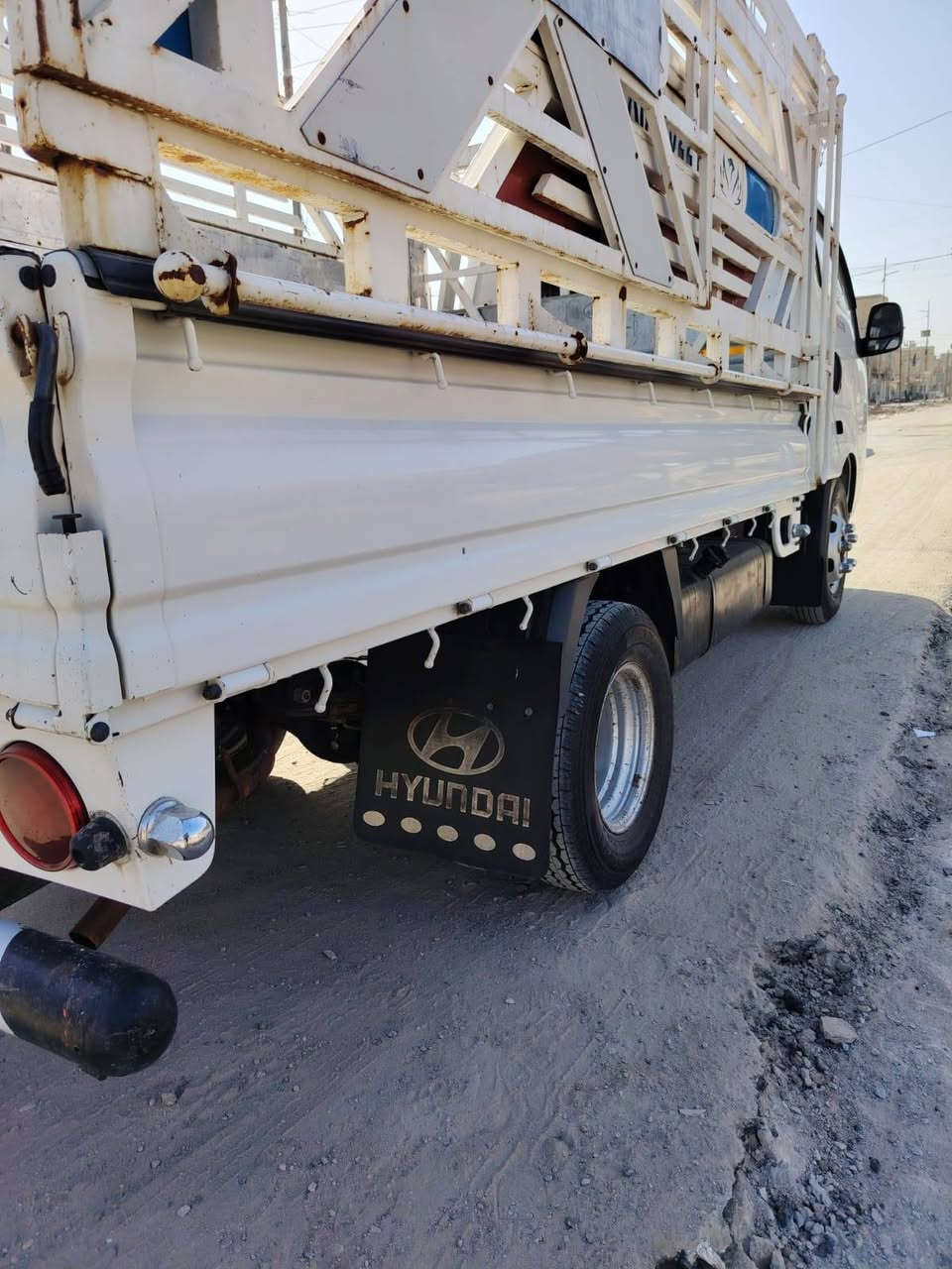 السلام عليكم ورحمة الله وبركاته رمضان كريم
فحل موديل 22  محرك مفتوح  4000
ماشيه 137/000
مكفوله كفاله عامه من الضربه والصبغ  محرك ما مفتوح
محور 14 أستد 27 سلستيل تحوير بغداد
رقم أنكليزي باسمي  واسط
رقم الموبايل ***********
مكن السياره  مركز الناصريه
