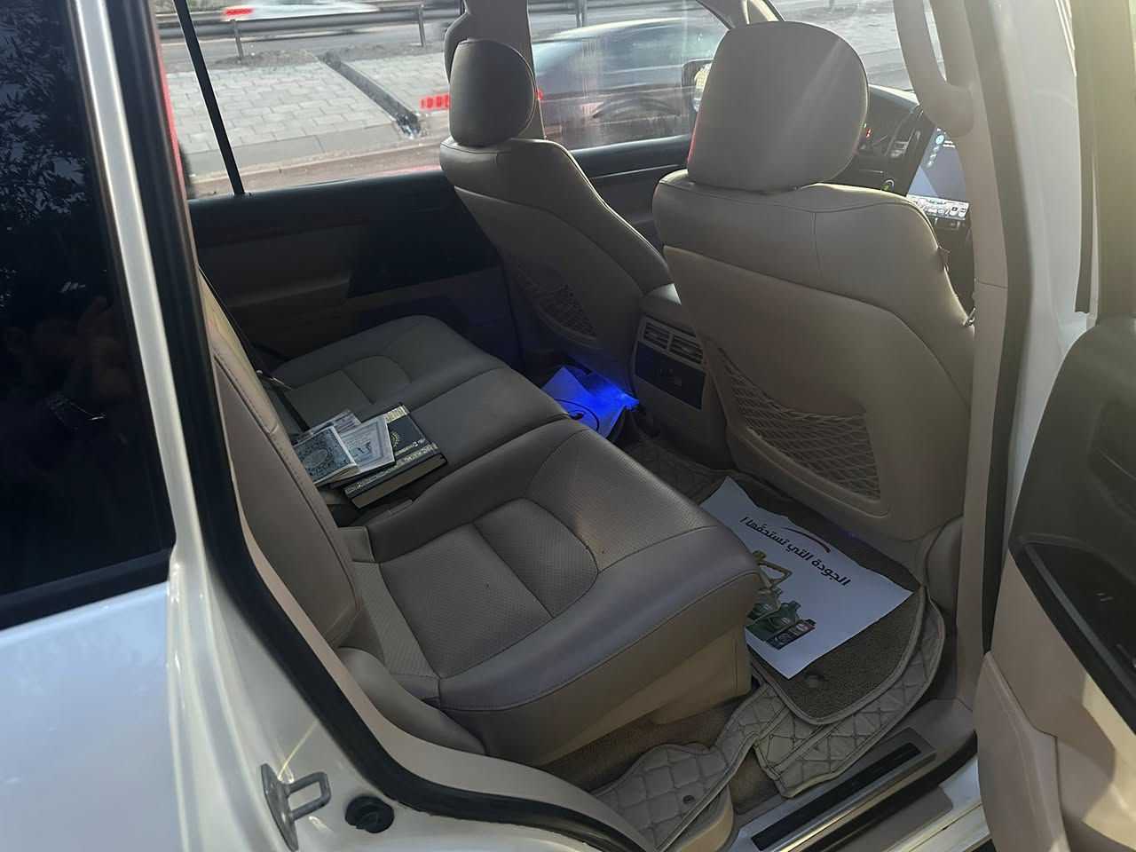 سلام عليكم 
لاندكروز 2013 فول 1/1

سياره حلوه مشاء الله مال بيت 
السونار مرفق ويه الصور 
الشراي يتصل على هذا الرقم 
***********
