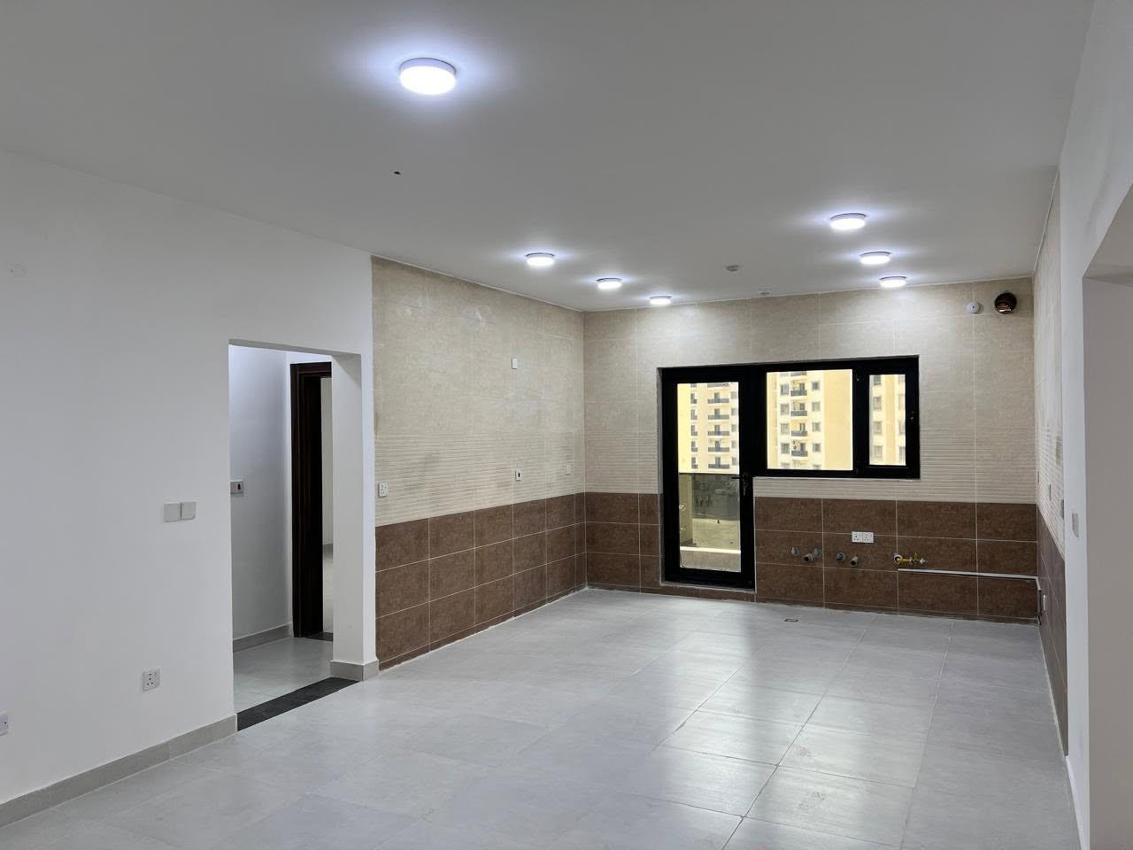 شقة للإيجار – مجمع دار السلام السكني
📍 الموقع: شارع مطار المثنى
🏢 المجمع: مجمع دار السلام السكني – بناية Ba2
📐 المساحة: 205 م²

✨ مواصفات الشقة:

* 3 غرف نوم، إحداها ماستر
* حمام ضيوف
* حمام عائلي
* إطلالة مباشرة على المول
* شقة جديدة وغير مسكونة سابقاً

💰 الإيجار الشهري: 1,150,000 دينار عراقي

للاستفسار يرجى التواصل مع الرقم ***********
