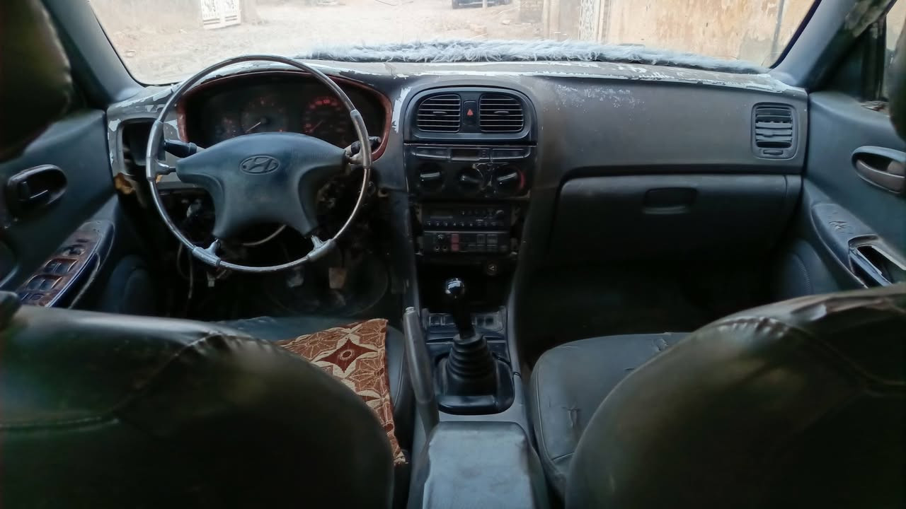 سلام عليكم سوناتا للبيع موديل 2000مكينه 2000 كير عادي رقم كربلاء مميز السياره عاوزها ترتيب السعر 15 وبيها مجال لشراي مكان حله شارع 80 استفسار ***********
