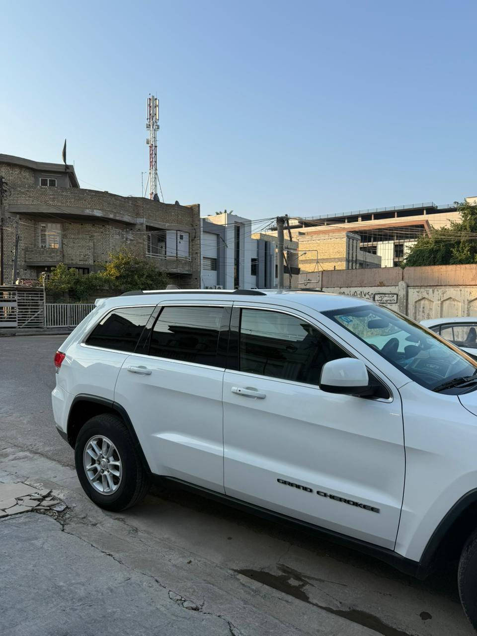 السلام عليكم جيب لاريدو موديل 2018 حادثه دعاميه فقط بدون ايرباك ماشيه 110 كيلو متر السياره جاهزه من النواقص 
مكانهه بغداد السعر 27 الف 
***********
