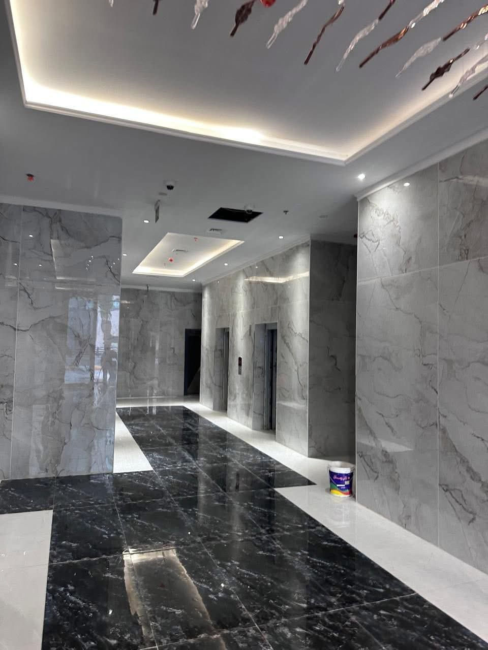 بسم الله الرحمن الرحيم 

.. للبيع فقط…والسعر جدا مناسب 
@ 
شقه في مجمع رويال ستي المنصور /البيجية 

 غرفتين وصاله حمامات عدد ٢ مع لوندري
منظومه اطفاء حرائق في كل الغرف والممرات بالكون على طول الشقة اطلالة مميزه داخليه على النافوره والبوليفارد تطل على كل المجمع من الداخل  

مساحه الشقه ١٨٢ متر

طابق ١٦ اطلاله داخلية البنايه رقم ٧ المميزه 
المجمع راقي جدا ومسكون وموقع استثماري 

الشقه زون الثاني تكون جاهزه خلال هذه السنة مع مطبخ مجهّز (كاونتر، مرشحة، فرن، طباخ) وسبالت نظام تكييف وتبريد مركزي VRF  
كهرباء 24 ساعة
مميزات المجمع:

مساحات خضراء تشكّل 75% من المشروع
4 منافذ دخول مع سيكورتي
مهبط طائرة على كل بناية
طابو صرف + سند مستقل

للاستفسار

***********

 #المنصور
#مجمع
#رويال
#الشعب
#بغداد
#تسويق
#خدمات
#اعلانات
#اكسبلور
#تفاعل
#مشاهدات
#عقارات
#مطارالمثنى
#عقارات_بغداد
#شقة
#عقارات_المنصور
#العراق
