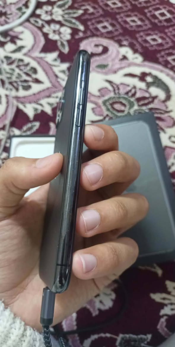 السلام عليكم شباب 11برو فقط كرتونه و شحنه مبدل شاشه     مراوس. ويا تلفون مال العب  متواجد وتساب وهنا ***********
