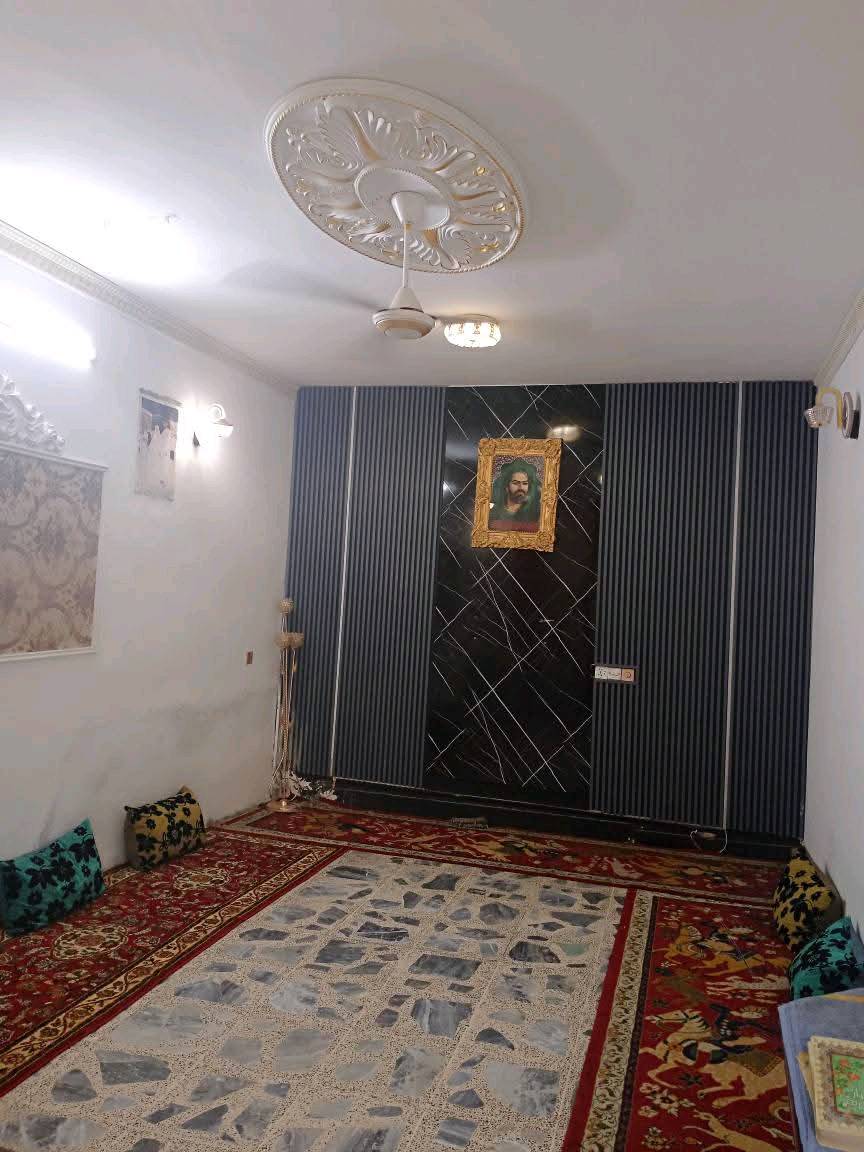 السلام عليكم بيت تجاري طابو للبيع بغداد الكمالية شارع الاصفر بسعر مناسب مساحته 120 متر الواجهة 6 الا ربع طابقين 3 غرف نوم وصالة واستقبال و 2 حمام 1 غربي سويت البيت جان مؤجر 500 والمحل 150 الف رقمي *********** موجود واتساب فيس