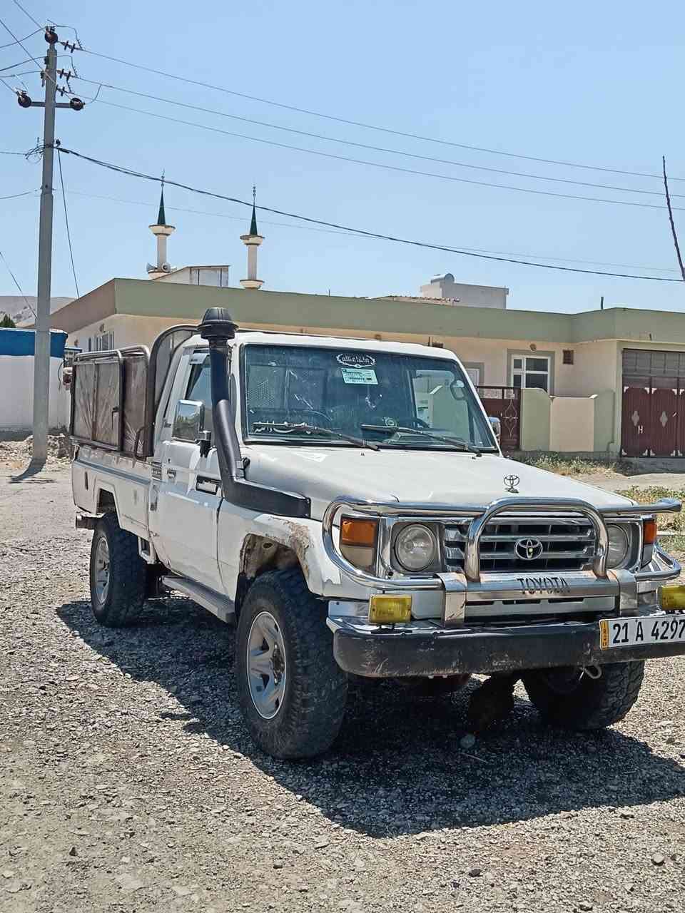 مێکزەمینی بۆ فرۆشتن
مۆدیل2006
شانسی و گێڕی بەشەرت
مەکینەی بەشەرت 
هەموو شتێکی بەشەرت
ماشاللە سەیارەیەکی زۆر چاک و بێعەیبە
نرخ120گەڵا و معامەلە
ژم.***********
وات ساپیشی لەسەرە
تکایە گەر مشتەریت تەلەفوون بکە
گۆڕینەوەش بەکیا دووتەنی دەکەین
وەڕنەگەڕاوە
شوێن.پێنجووێن
