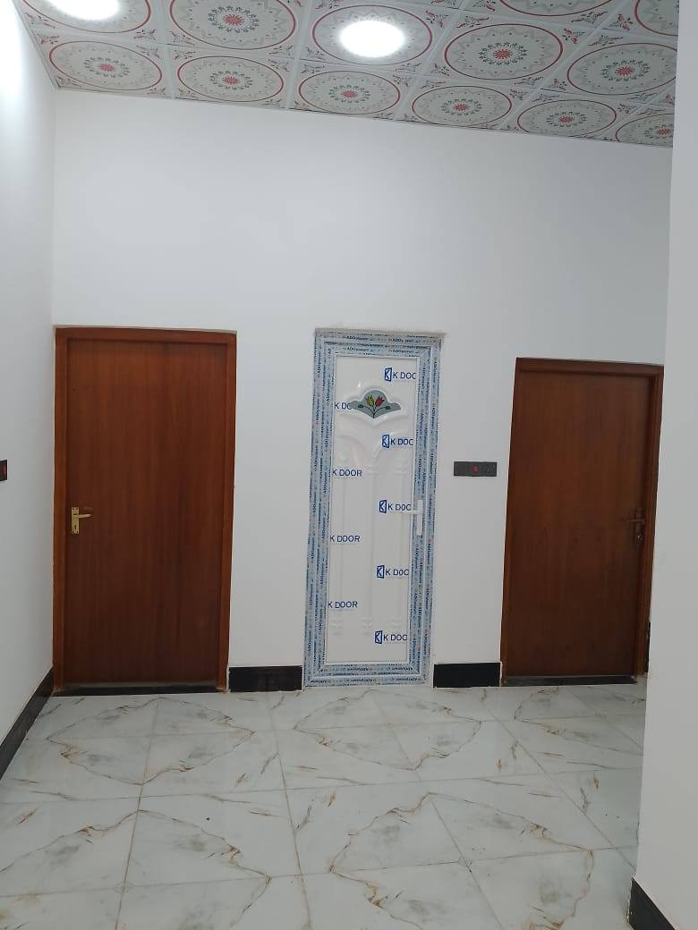 #اسعد_الله_اوقاتكم_بكل_خير⁉️👋 
#البصره 
دار للبيع 
مساحه 100 م 
أم النعاج مقابيل حي بغداد 
قريب على شارع الصناعية 200
طابو زراعي عراقي سند 25 
وكاله و نسخ من طابو و مكاتب 
غرف نوم عدد 2
ديوانيه و صاله 
مطبخ و صحيات 
بناء بلوك 
شارع 8 م 
شارع تبليط 
ماء كهرباء مدارس نت 
السعر 78 و بي مجال 
هاتف *********** بلاد, صلاح الدين
