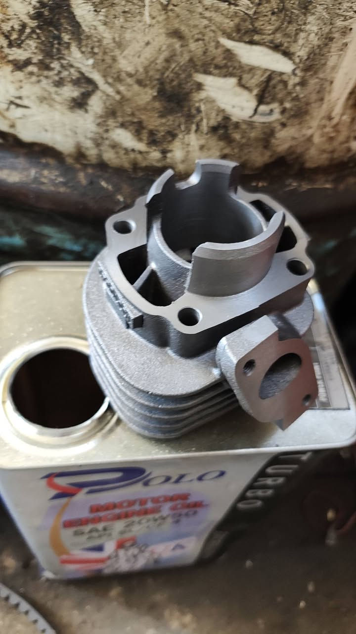 السلام عليكم بطه للبيع دراجه مكينته تخبل ستوني مسويه كهربائية كله شغاله سلف جديد كابريتر جديده شوته جديده بلك كامله مكمله 180  عنوانه نجف رقمي***********
