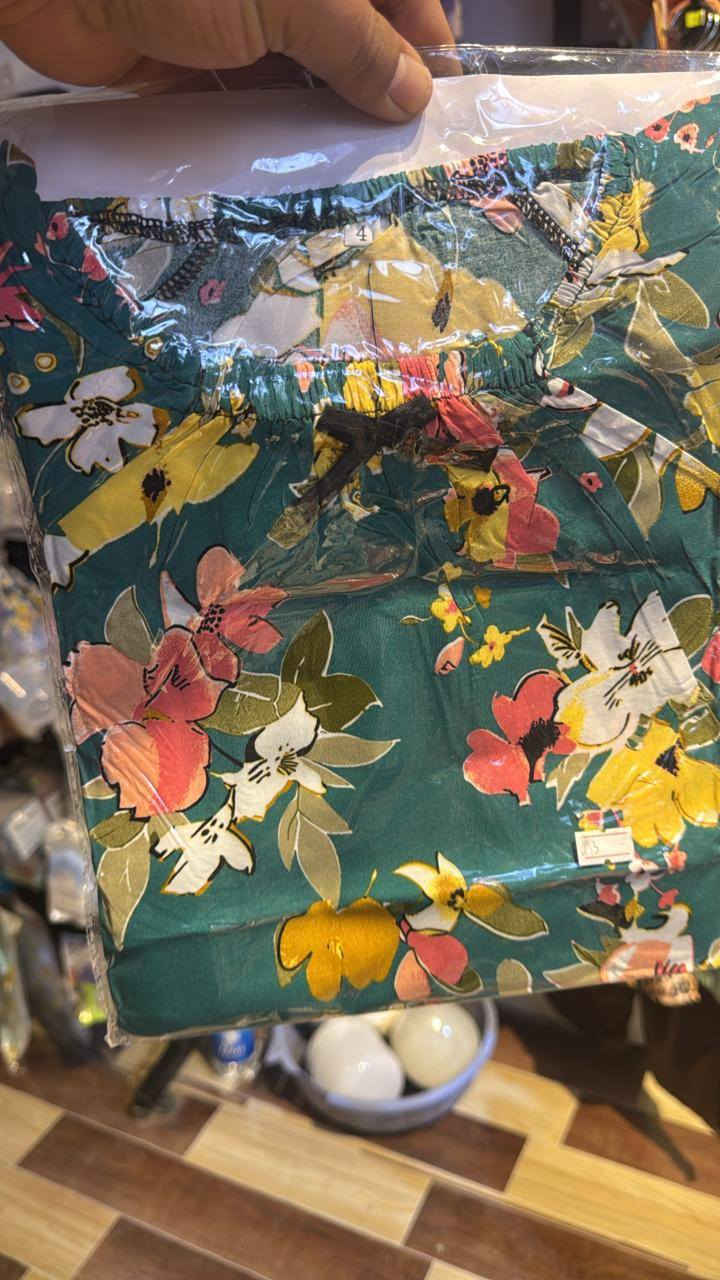 ملابس اطفال حلوه وبأسعار مناسبه العنوان جسر ديالى شارع 60 فرع الحوزة اسم المحل فستقه kids 
***********
