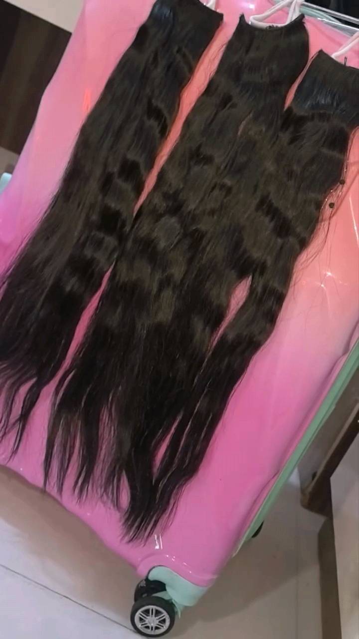 السلام عليكم
اكستنشن شعر طبيعي ١٠٠ ٪ قطعة كاملة طول ٩٠ لون بني
اكستنشن قطعة مقسمة طول ٩٠لون بني 
كثافة عالية
قابلة للصبغ والسحب
شعر طبيعي اصلي ١٠٠ ٪
تتسشور وتنكوي وتنغسل
هدية شعر طبيعي خصلة ملونة اشقر
سعر الاكستنشن الوحدة ٢٠٠ الف
التواصل مع نفس الحساب او الرقم ***********
