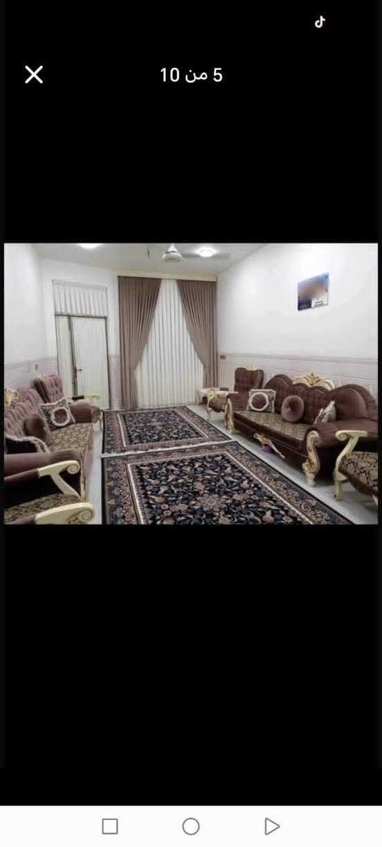 🏠 دار سكني للبيع (موقع مميز)
📍 الموقع: شارع 80 خلف نون مول ثاني بيت ع الشارع 
✨ المواصفات:
▫️ المساحة: 275 م
▫️طابو زراعي سند 25 
▫️ بناء حديث 
▫️عرض الشارع 10 م تبليط 
▫️طابق واحد 
.............
🔹محتويات الدار : 
_ صالة طول 7 وربع متر وعرضها 4 متر 
_ الهول العرض 7 أمتار وربع ،والطول 5امتار وربع 
_ المطبخ العرض 6 متر والطول 4 ونص 
_ غرف نوم عدد 2
_ مجمع صحيات 
 ...................... 
📞 للاستفسار والمعاينة: 
الاتصال على الارقام :***********☎️ واتساب
او مراجعة المكتب 
الحلة _ الكرامة الشارع المشجر مجاور اسواق المطار 1 
✅ نستقبل جميع عروضكم السكنية 🏠 والتجارية 🏡 بكافة مناطق الحلة 
…………………………
