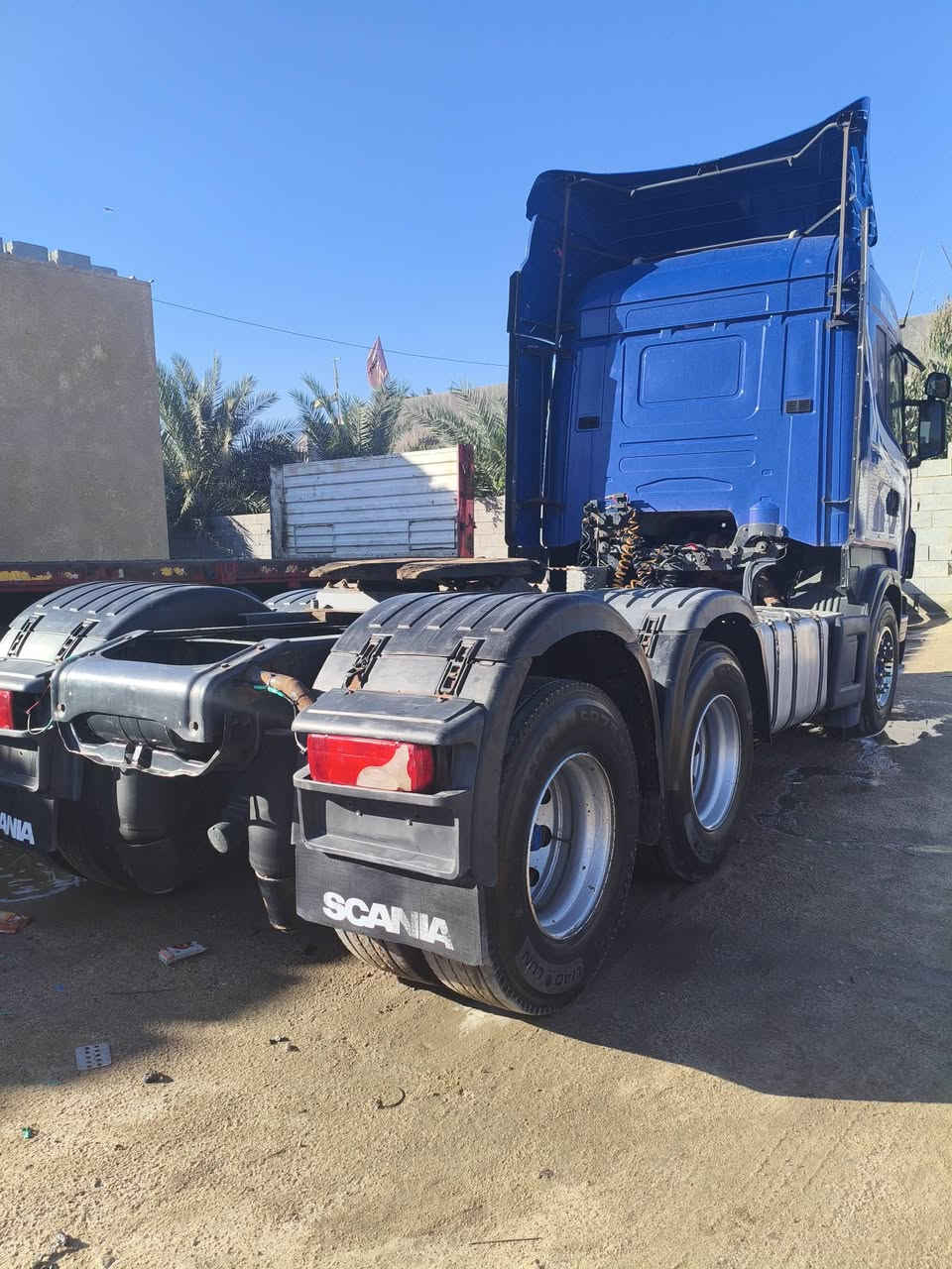 سلام عليكم للبيع سكانيه موديل 2005 مكينه R580 لاتنقيص ولاتبخير كير اوتوماتيك كلج بدون رتايدر سبرنك امامي سكس جوبلس خلفي كاسحة زعانف جددسياره مسجله حافضه بسنويه شراي تحول بسمه راس كبل ثاني يوم بسمه سعر 340$بيه مجال قليل الاستفسار رقم ***********
