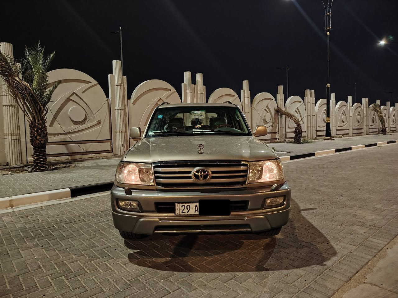 سلام عليكم GXR تويوتا لاند كروزر لون مميز ورقم مميز اربع ارقام رقمها واسط مشروع وطني  فول مواصفات مكفولة كفالة عامة موديل2005 فور ويل فتحه سقف تبريد 3قطع  ماعدا البصمة مكينه 4500 اربه ونص سبعه راكب السيارة جاهزة ماناقصها برغي واحد كلش جديدة احلة من الصور السعر 195 وبيها مجال مكاني بصرة مقابل مجمع الامل السكني الاستفسار *********** مامتواجد فيس
