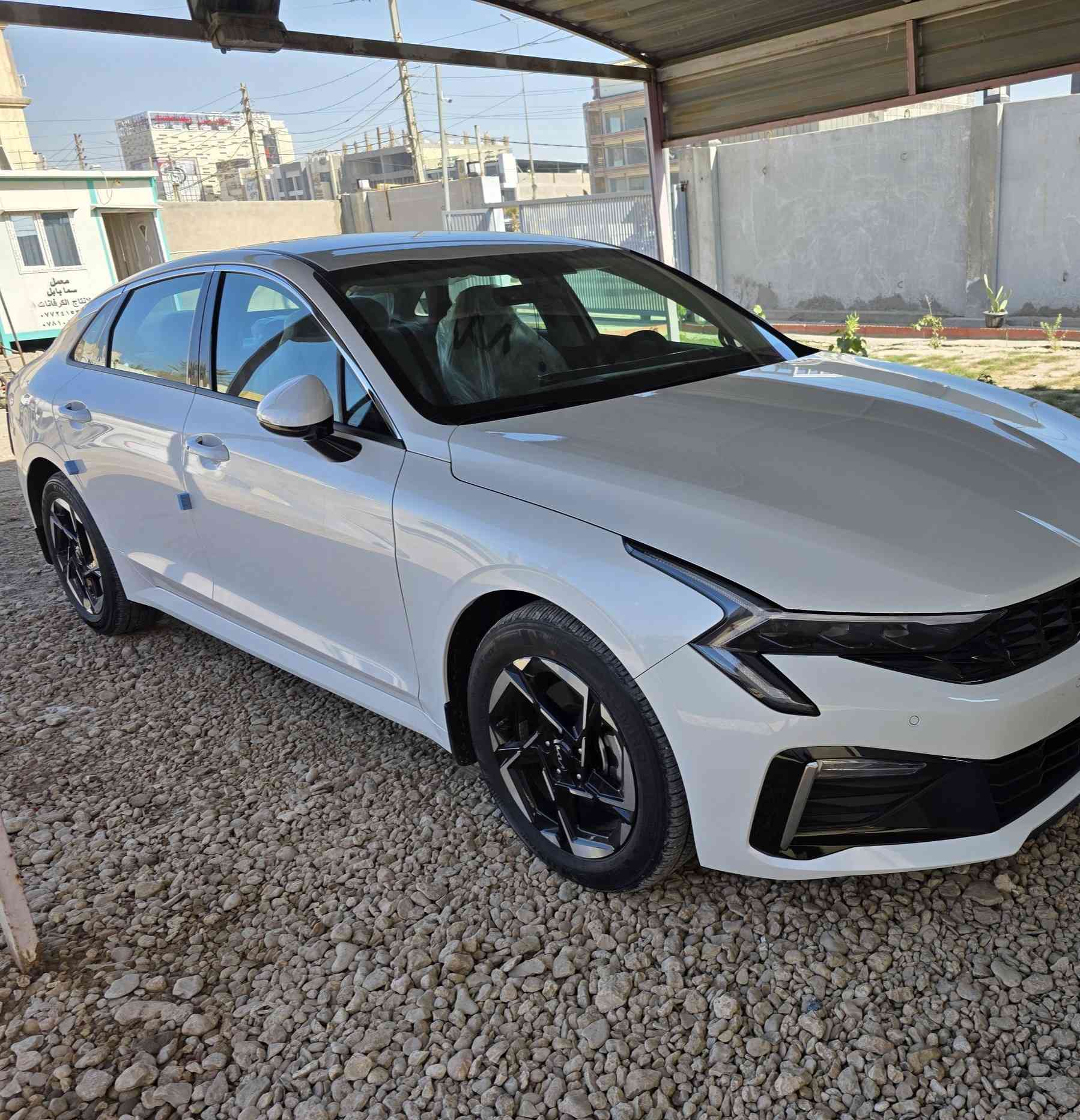 السلام عليكم 
كيا k5 موديل 2026 رقم بغداد 
ماشيه 8600 و قابله للزياده 
مواصفات بصمه و تشغيل عن بعد 
حساس امامي خلفي 
مري شفط 
درايڤ مود 
السياره جديده جداً على وضع الوكاله 
و السعر 235 بيها مجال جداً بسيط 
مكاني بابل 
***********
