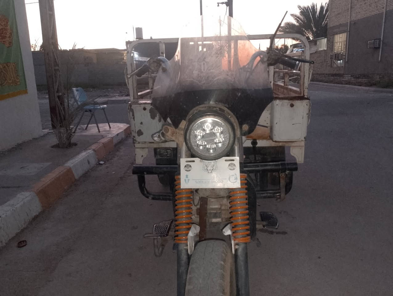 السلام عليكم للبيع ستوته دايوان وبامه مكفوله من كلشي اوراق اصولي السعر 850وبيهه مجال حق الجيه ***********العنوان ناحيه سيد الشهداء طليحه
